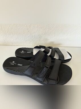 NWOT Women’s Clark’s Cloudsteppers Black Brinkley Coast Sandals In SZ 11
